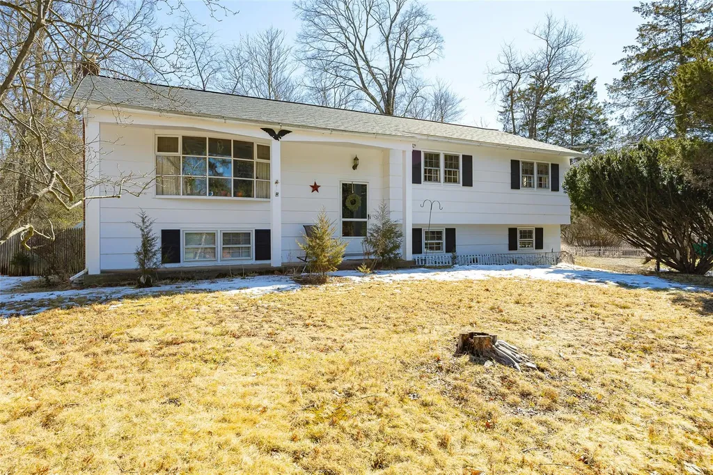 12 Lawrence Road Hyde Park NY 12538