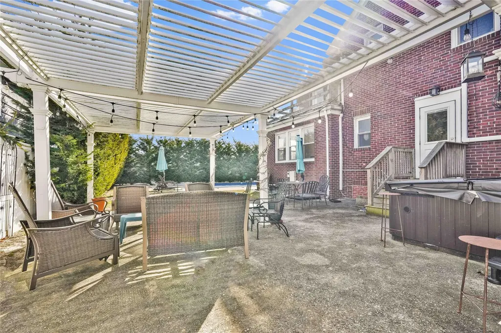 5 W Olive Street Long Beach NY 11561