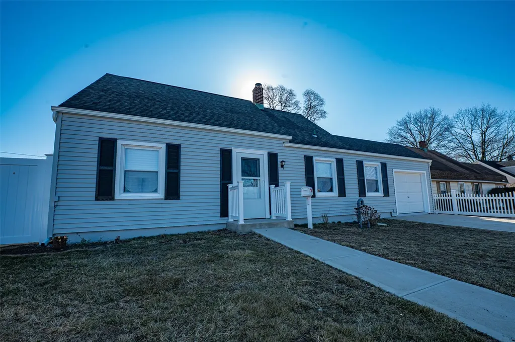 17 Aldin Lane Levittown NY 11756