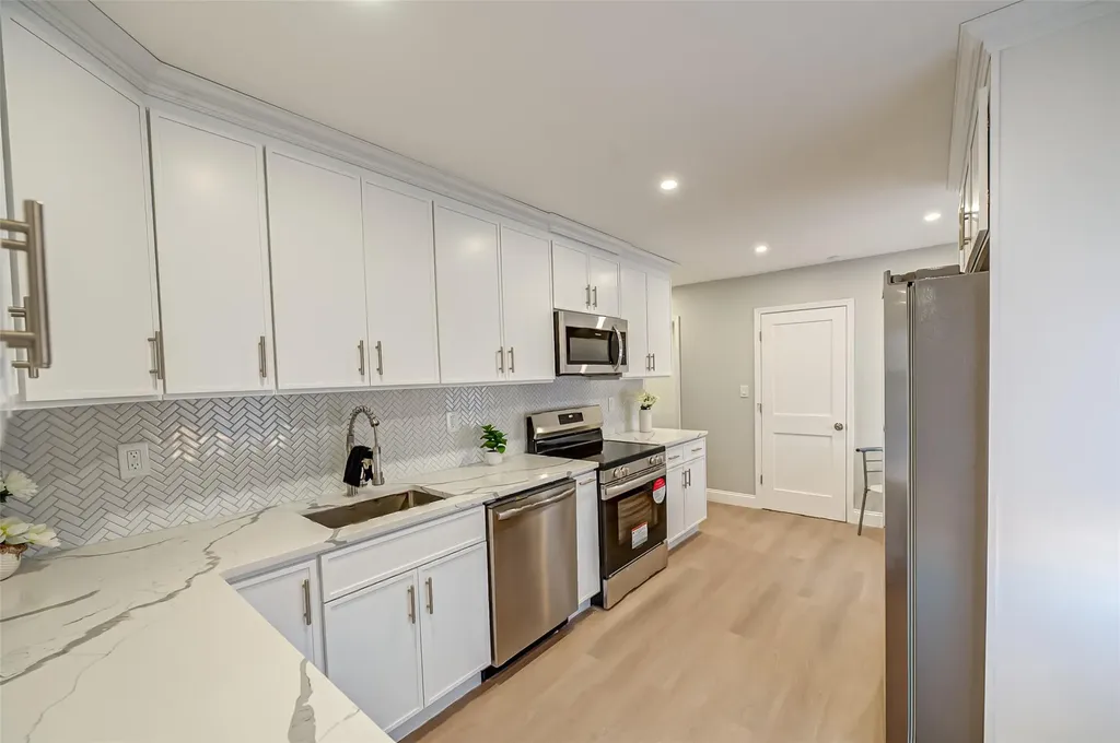 17 Aldin Lane Levittown NY 11756