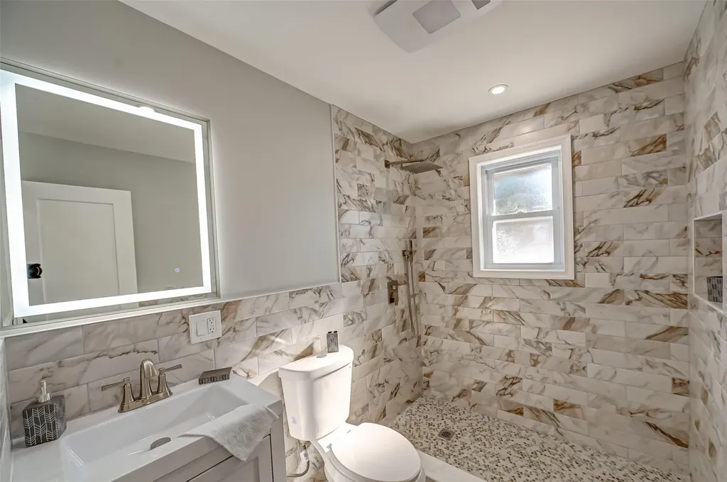 17 Aldin Lane Levittown NY 11756