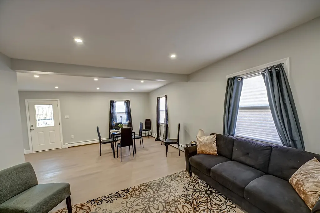 17 Aldin Lane Levittown NY 11756