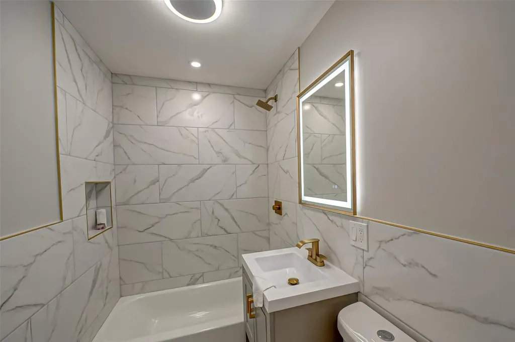 17 Aldin Lane Levittown NY 11756