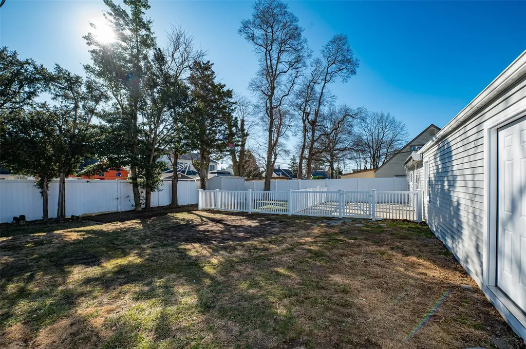17 Aldin Lane Levittown NY 11756