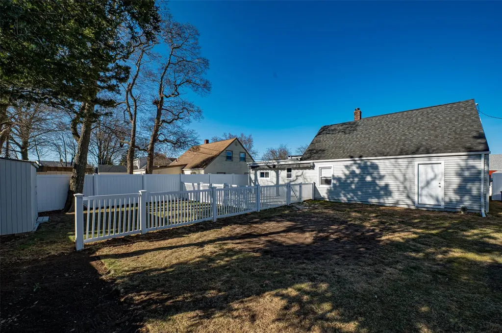 17 Aldin Lane Levittown NY 11756