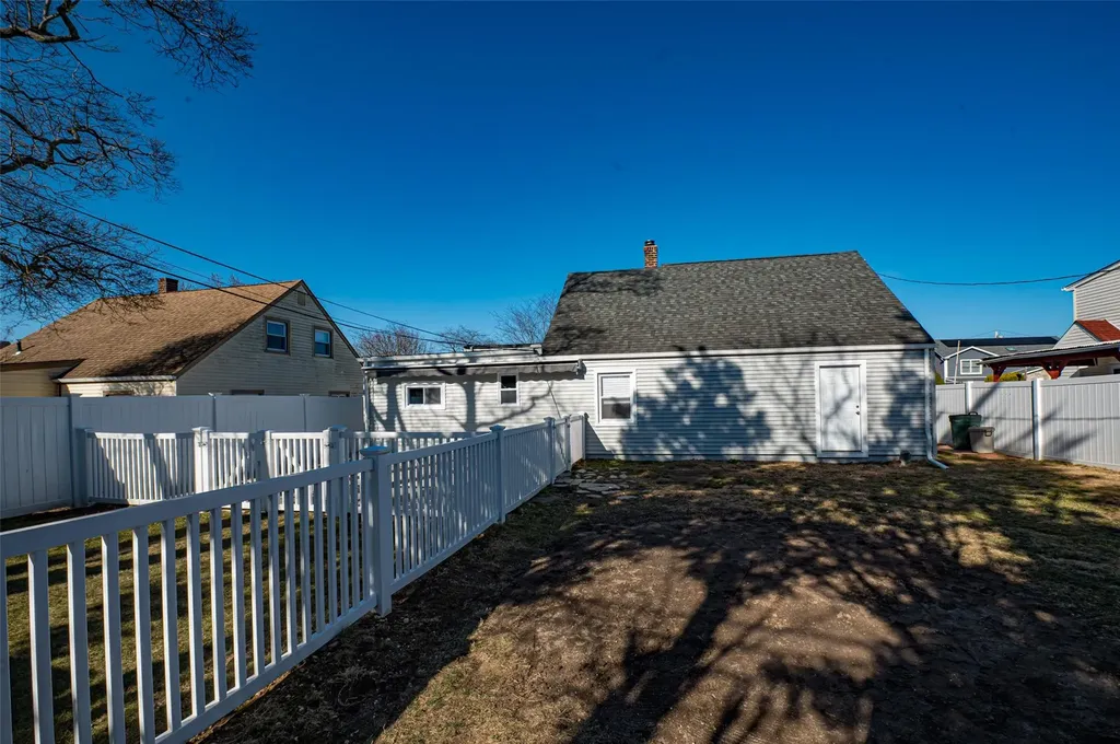 17 Aldin Lane Levittown NY 11756
