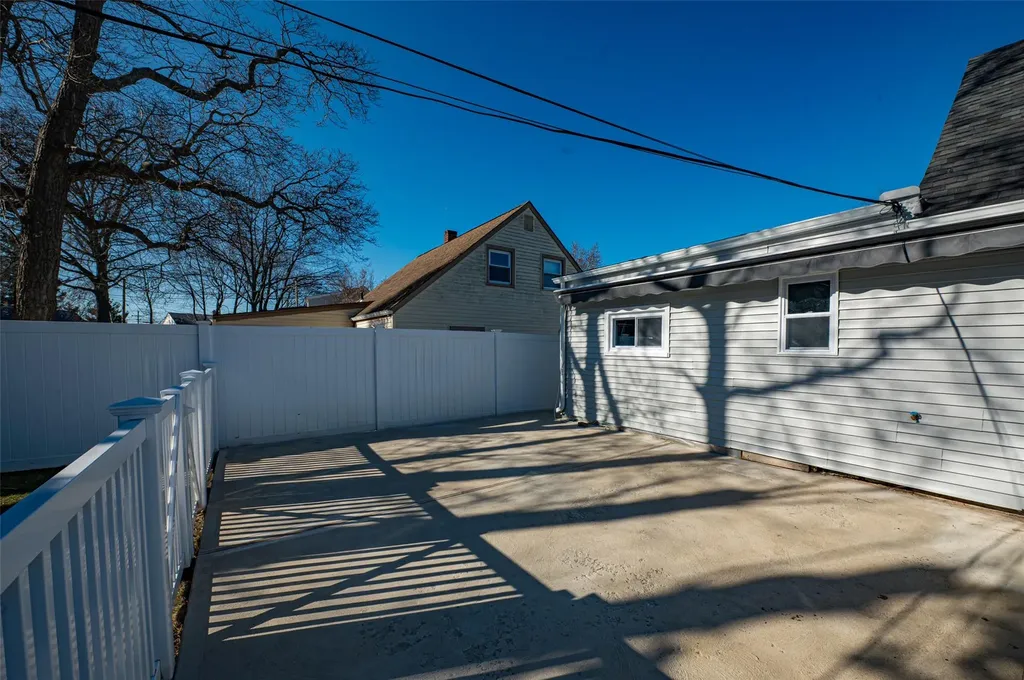 17 Aldin Lane Levittown NY 11756