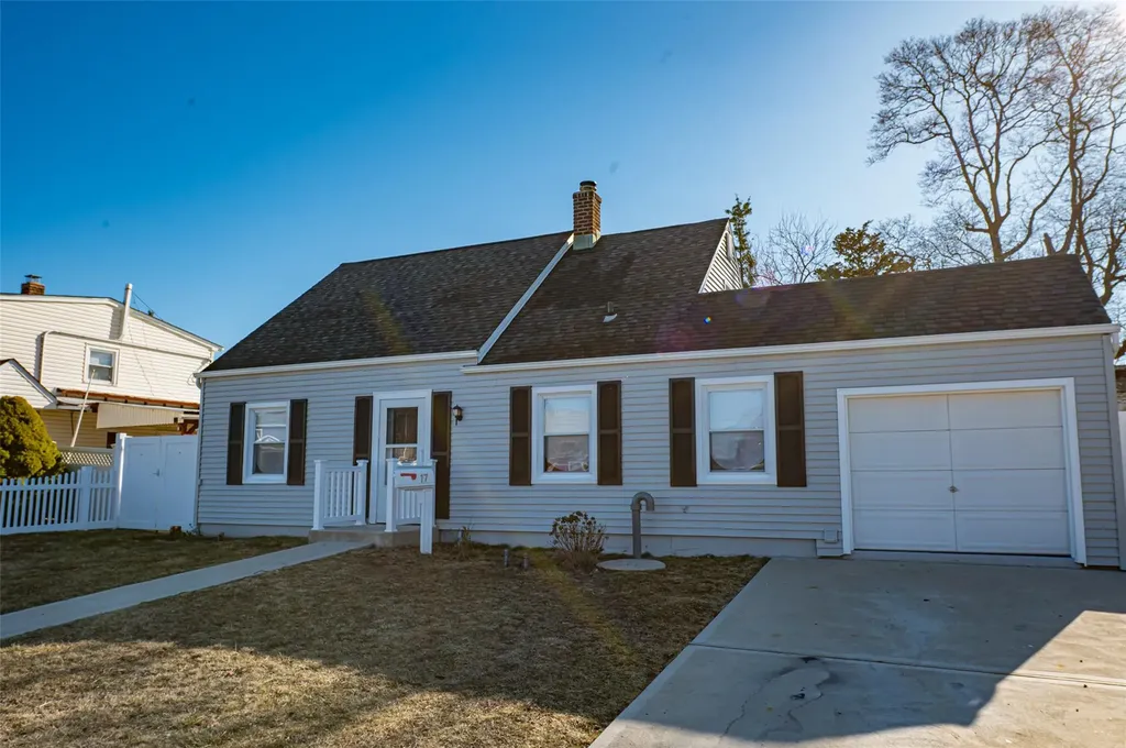 17 Aldin Lane Levittown NY 11756