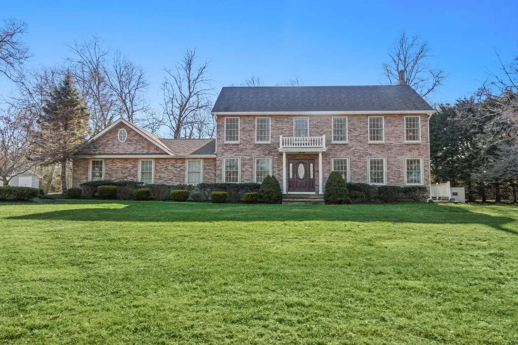 10 Fairway Drive Brookhaven NY 11777