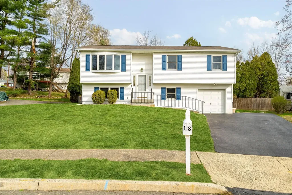 18 Eakman Drive Garnerville NY 10923