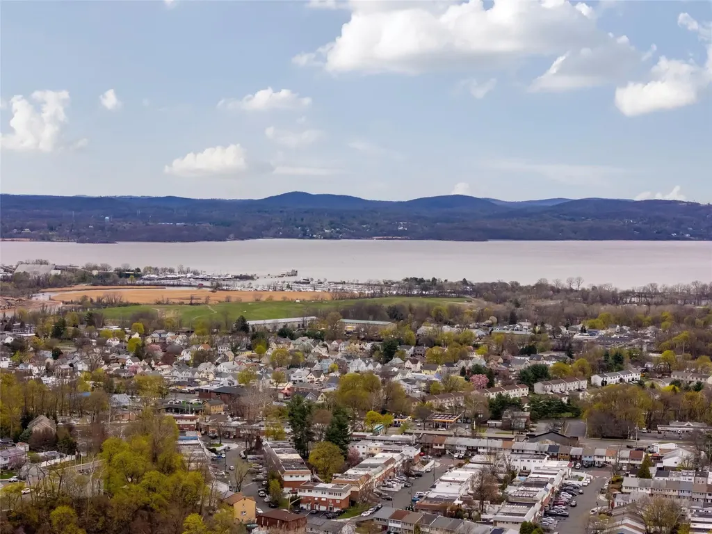 18 Eakman Drive Garnerville NY 10923