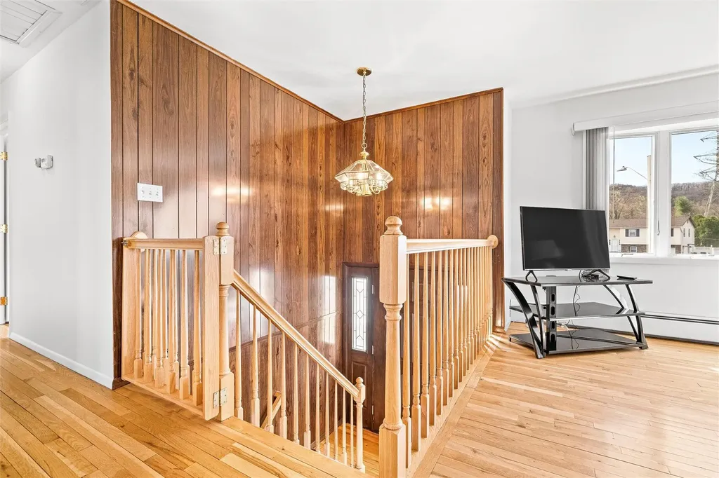 18 Eakman Drive Garnerville NY 10923