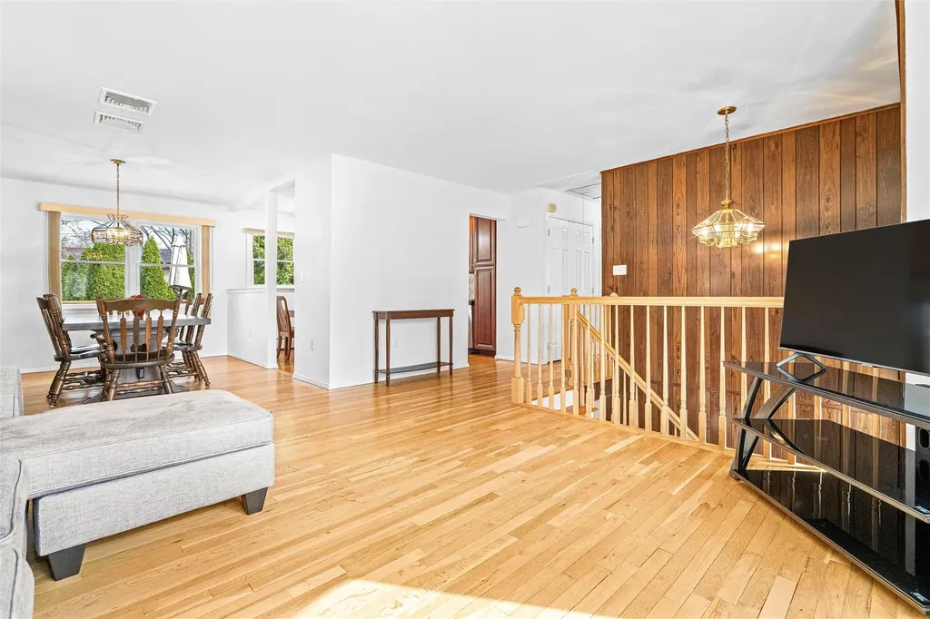 18 Eakman Drive Garnerville NY 10923
