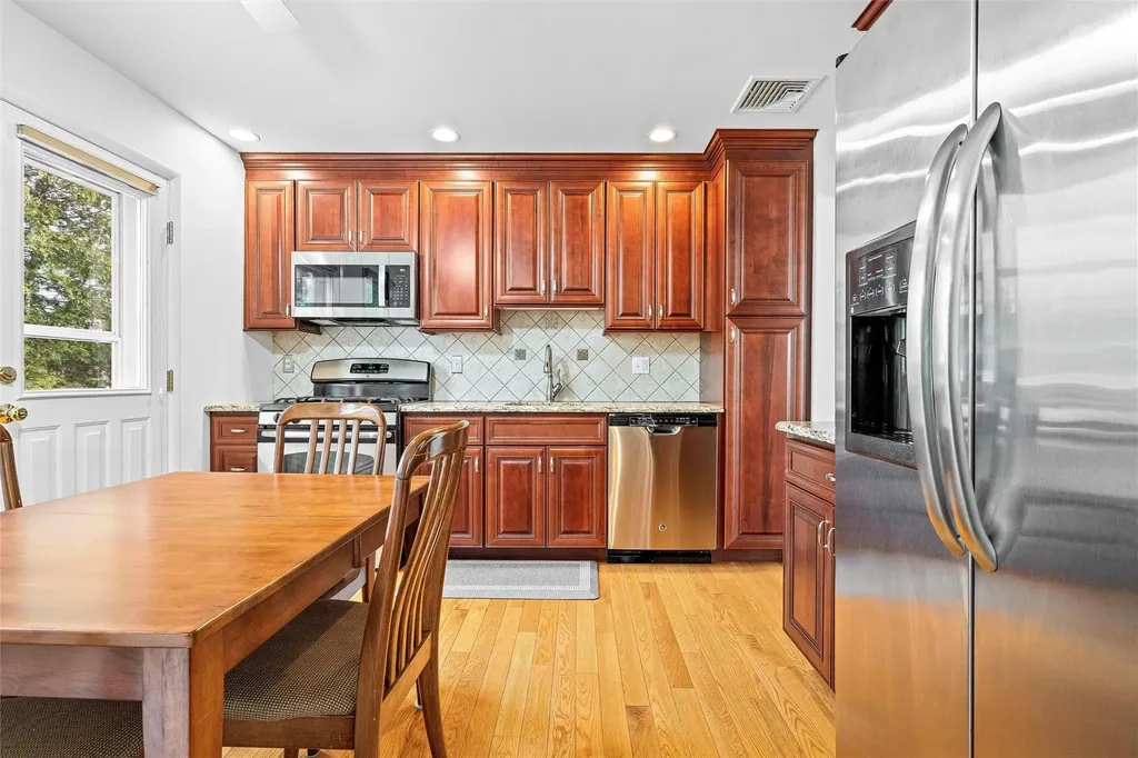 18 Eakman Drive Garnerville NY 10923
