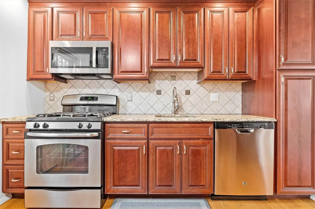 18 Eakman Drive Garnerville NY 10923