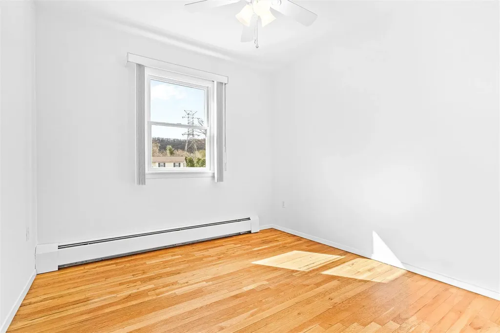 18 Eakman Drive Garnerville NY 10923