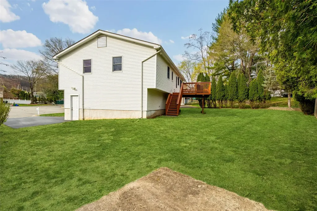 18 Eakman Drive Garnerville NY 10923
