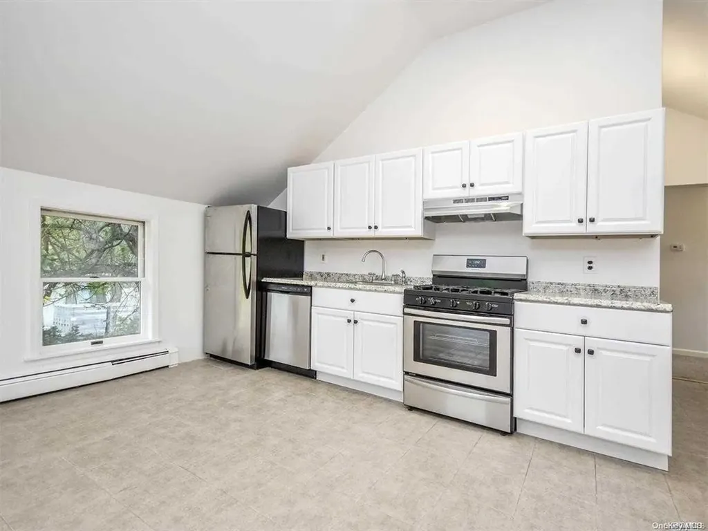 528 Glen Cove Road Oyster Bay NY 11545