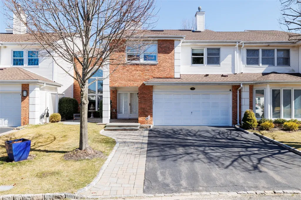 75 The Woods Commack NY 11725