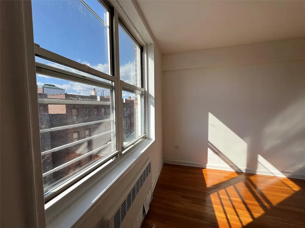 1475 Thieriot Avenue Bronx NY 10460