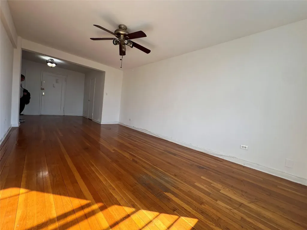 1475 Thieriot Avenue Bronx NY 10460