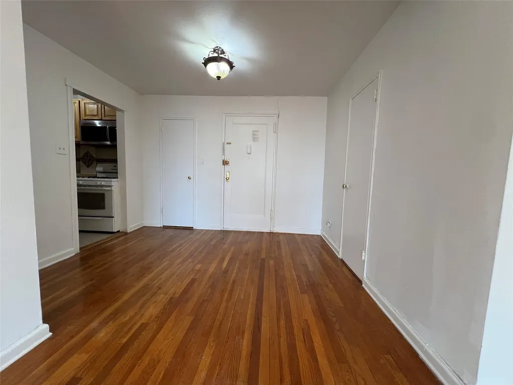 1475 Thieriot Avenue Bronx NY 10460