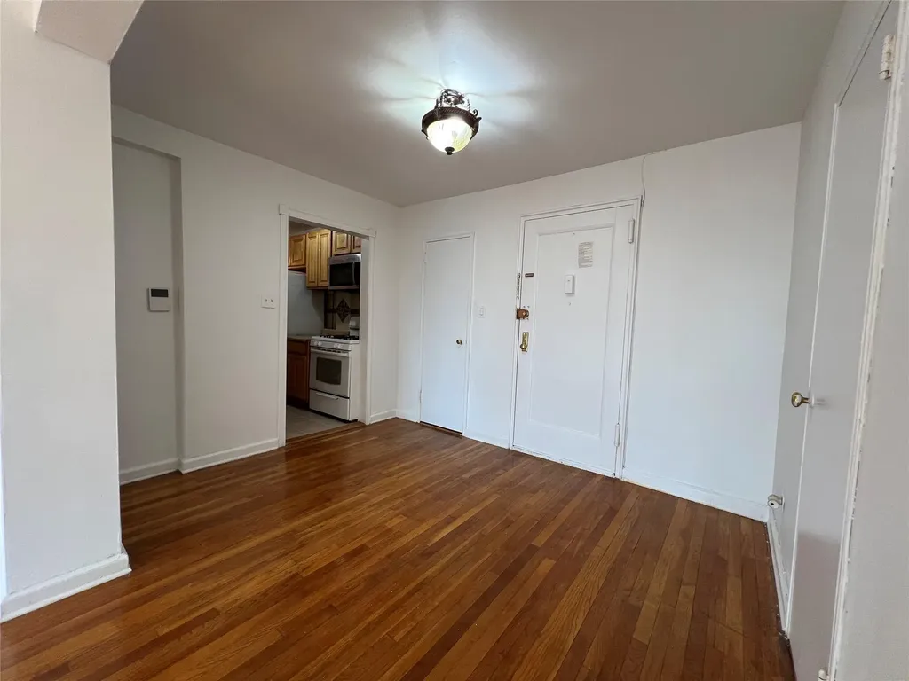 1475 Thieriot Avenue Bronx NY 10460