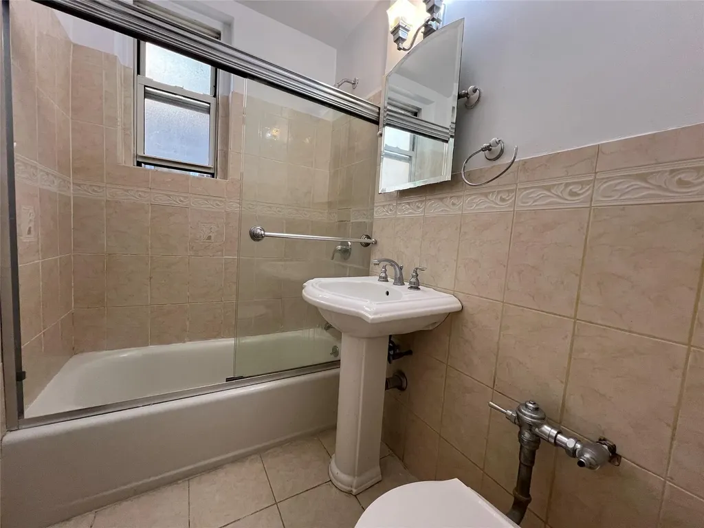 1475 Thieriot Avenue Bronx NY 10460