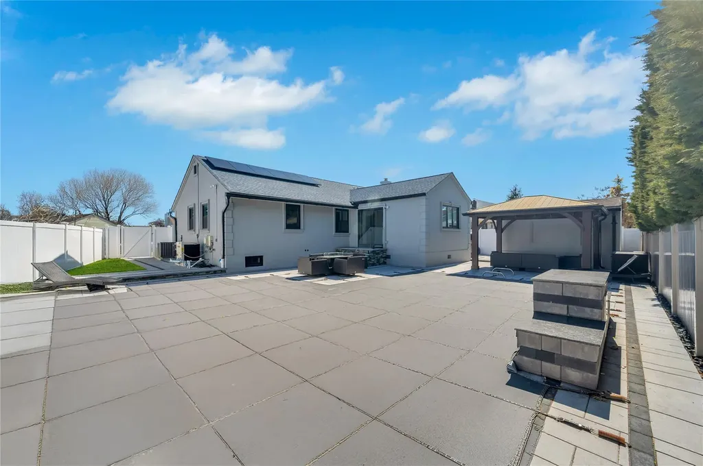2576 Clovermere Road Oceanside NY 11572