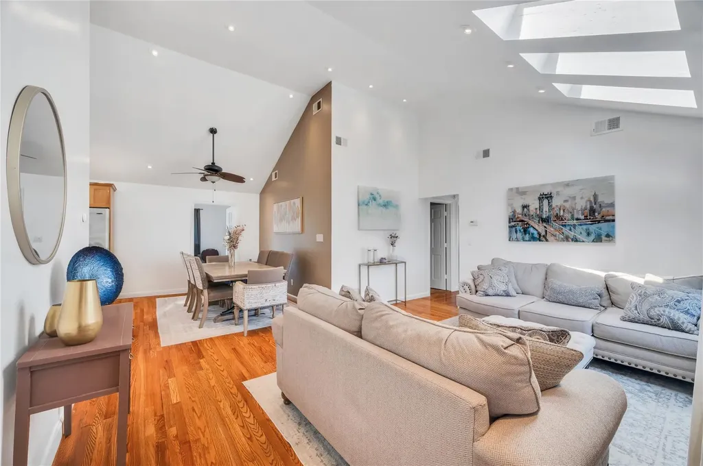 2576 Clovermere Road Oceanside NY 11572