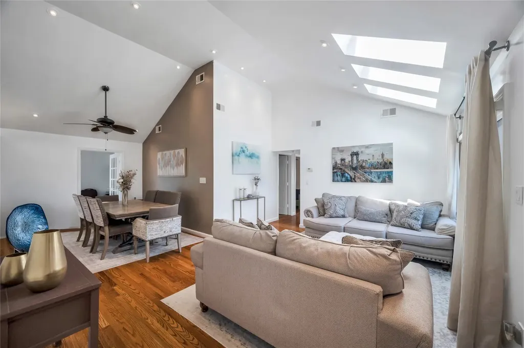 2576 Clovermere Road Oceanside NY 11572