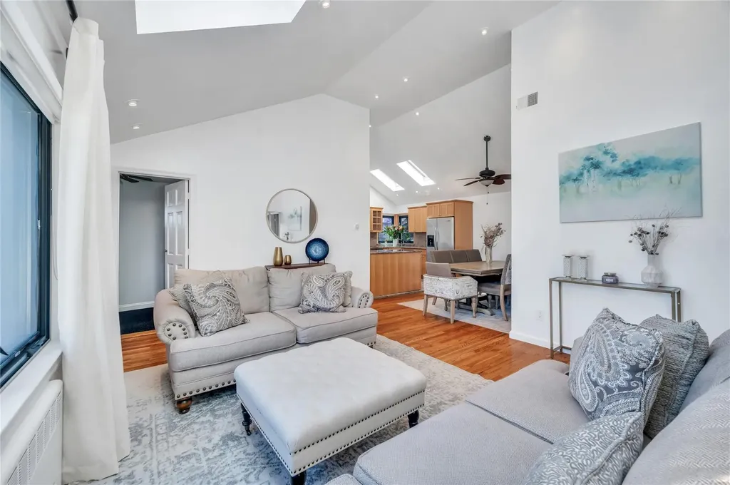 2576 Clovermere Road Oceanside NY 11572
