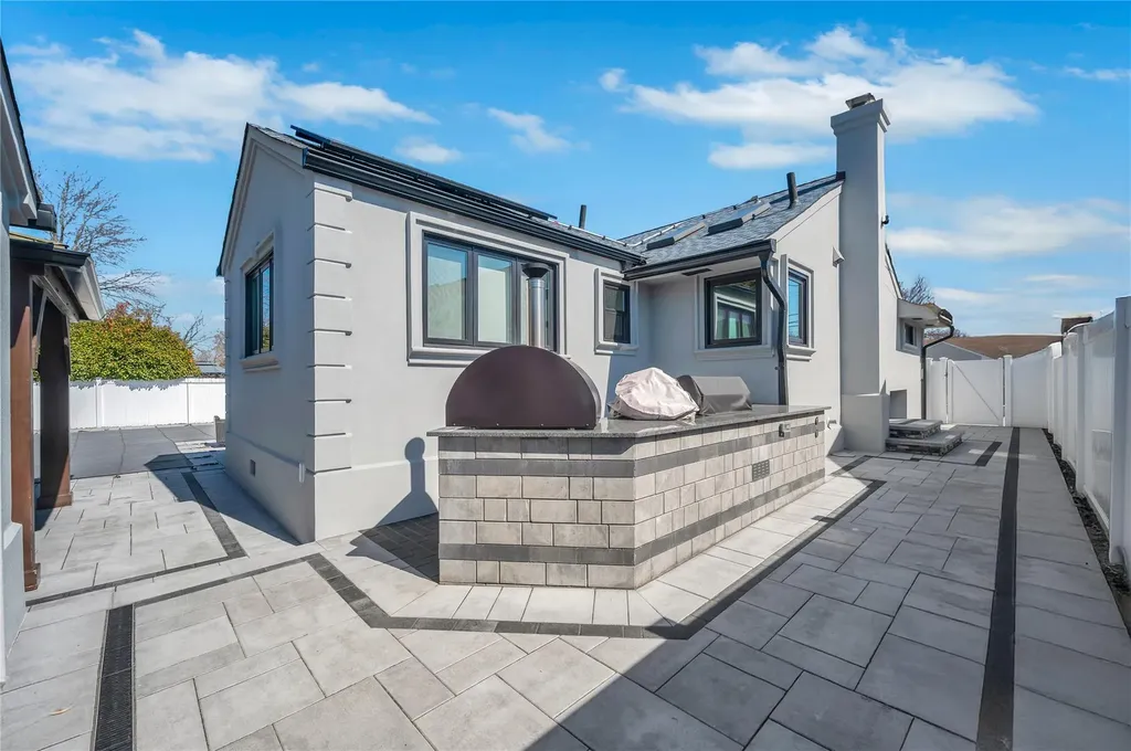 2576 Clovermere Road Oceanside NY 11572