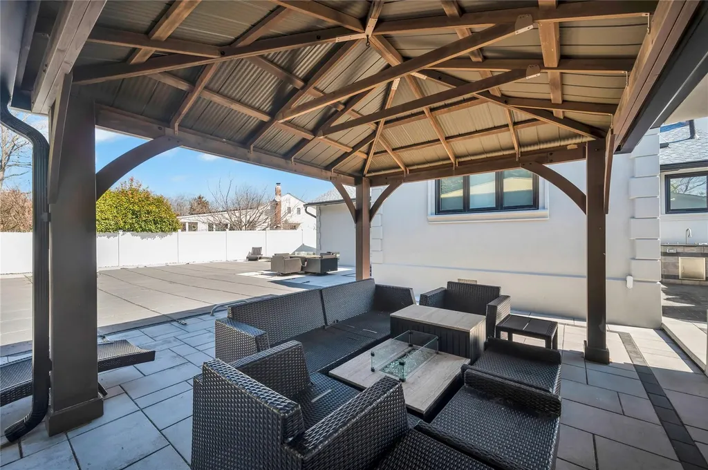 2576 Clovermere Road Oceanside NY 11572