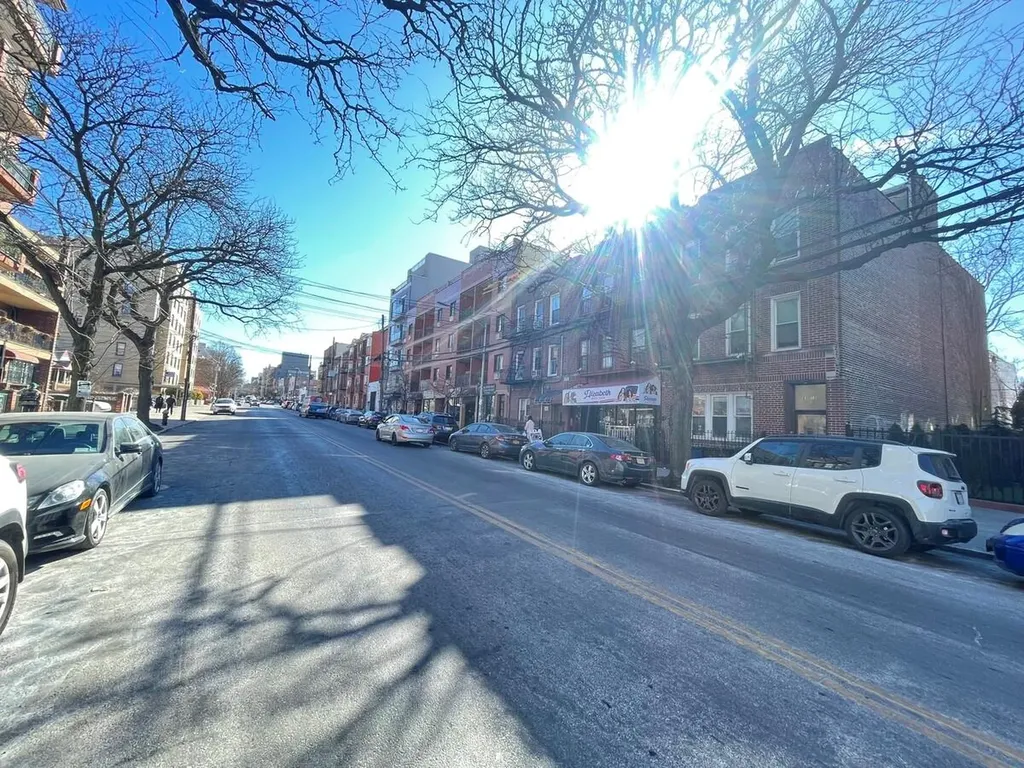 23-12 Broadway Astoria NY 11106
