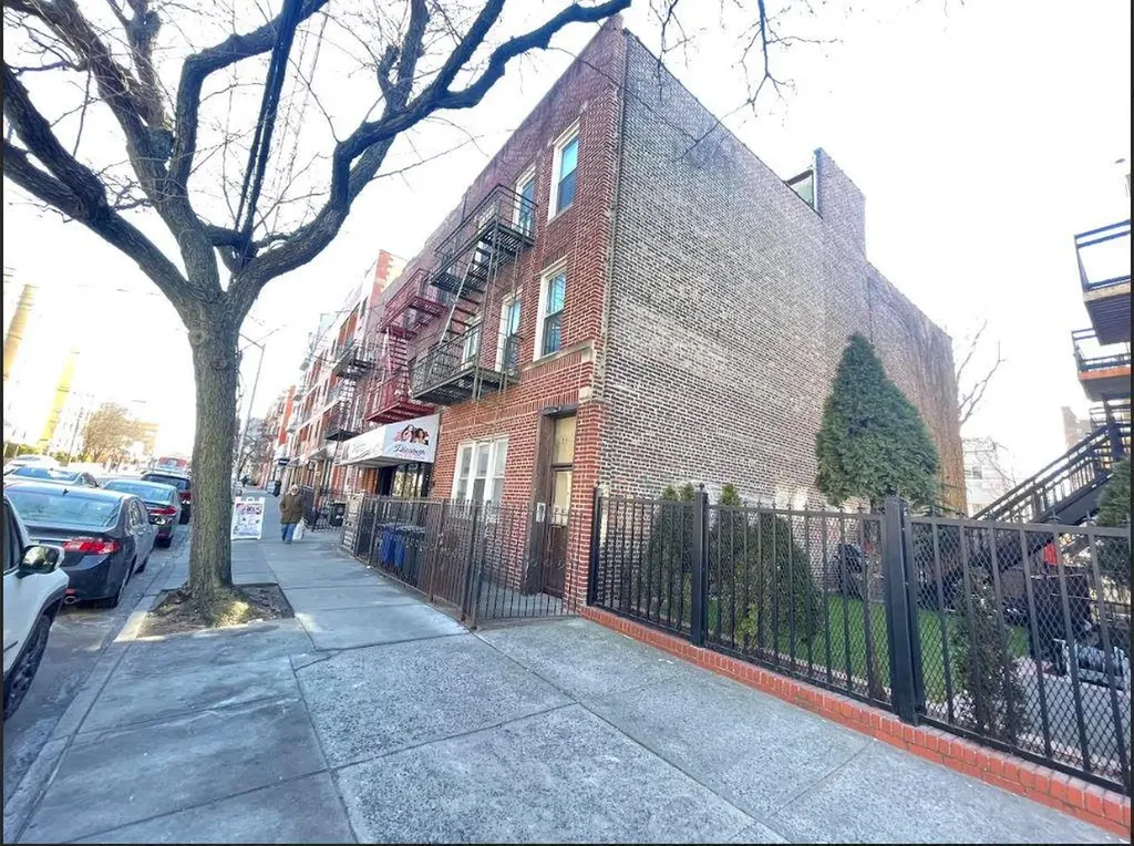 23-12 Broadway Astoria NY 11106