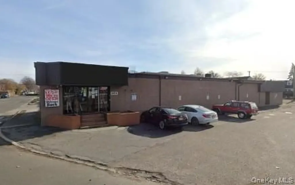 146AA Sunrise Highway Lindenhurst NY 11757