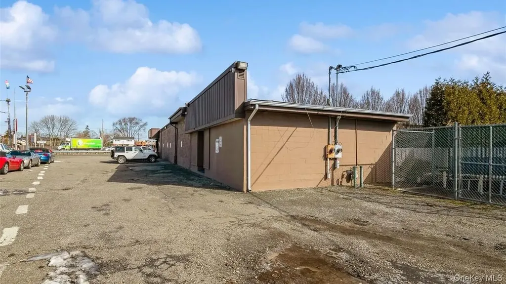 146AA Sunrise Highway Lindenhurst NY 11757