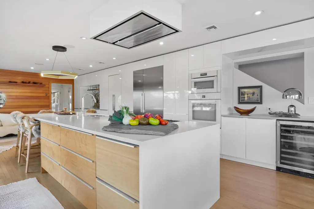 695 Barrymore Lane Mamaroneck NY 10543