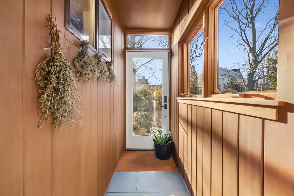 695 Barrymore Lane Mamaroneck NY 10543