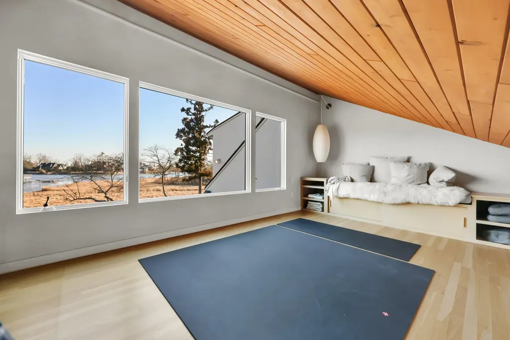 695 Barrymore Lane Mamaroneck NY 10543
