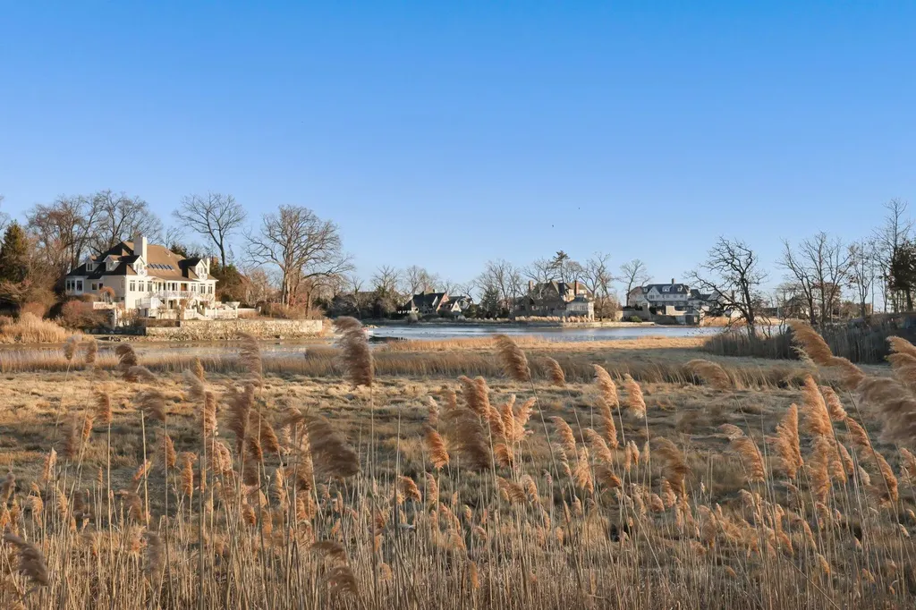 695 Barrymore Lane Mamaroneck NY 10543