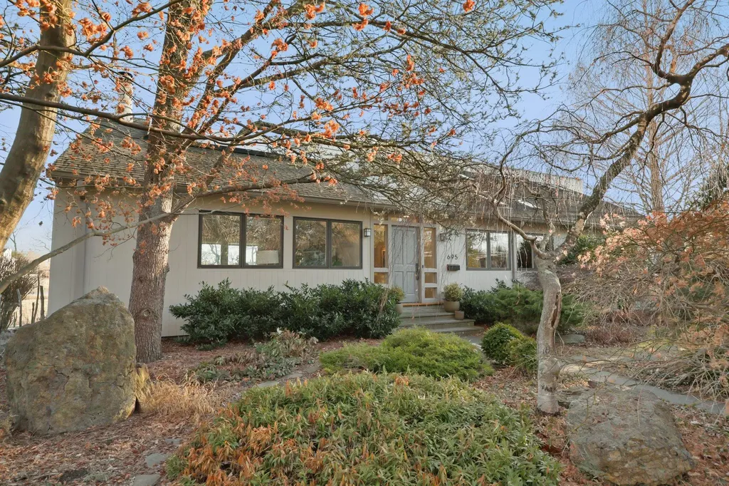 695 Barrymore Lane Mamaroneck NY 10543