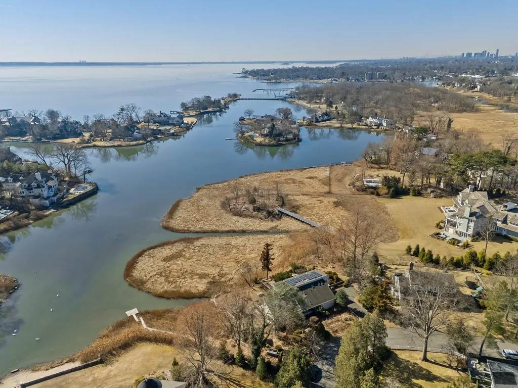 695 Barrymore Lane Mamaroneck NY 10543