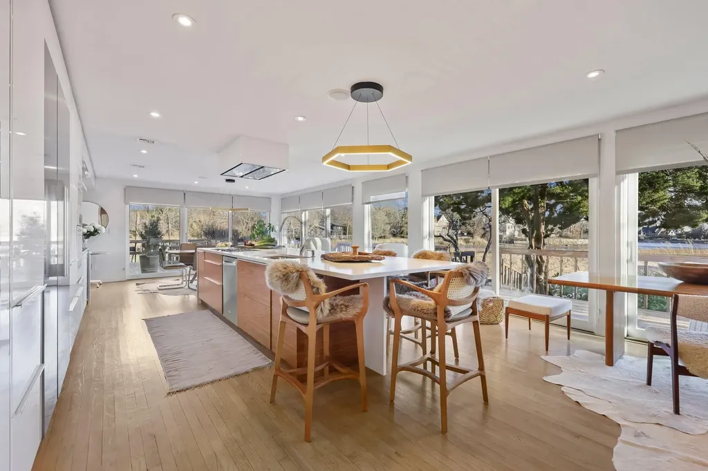 695 Barrymore Lane Mamaroneck NY 10543