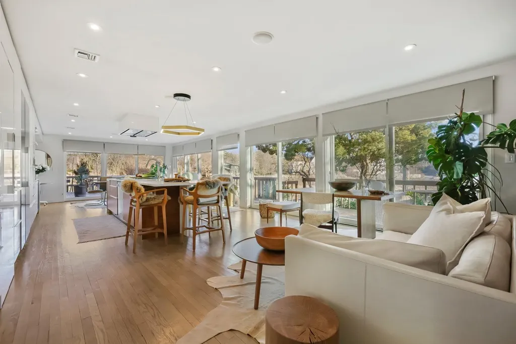 695 Barrymore Lane Mamaroneck NY 10543