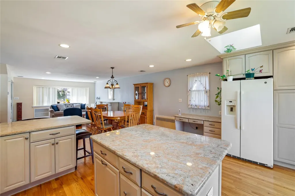 18 Bretton Road New Hyde Park NY 11040