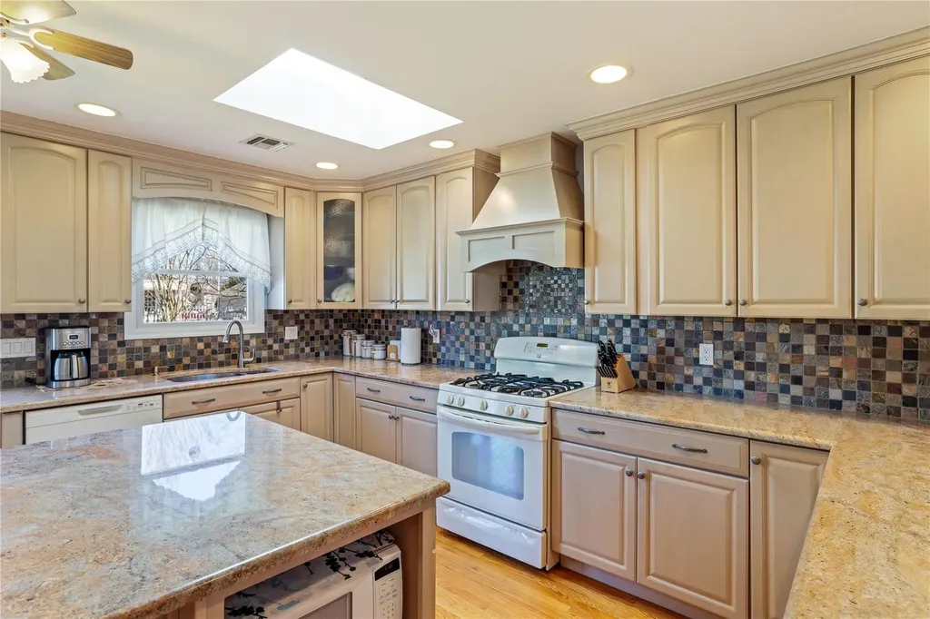 18 Bretton Road New Hyde Park NY 11040