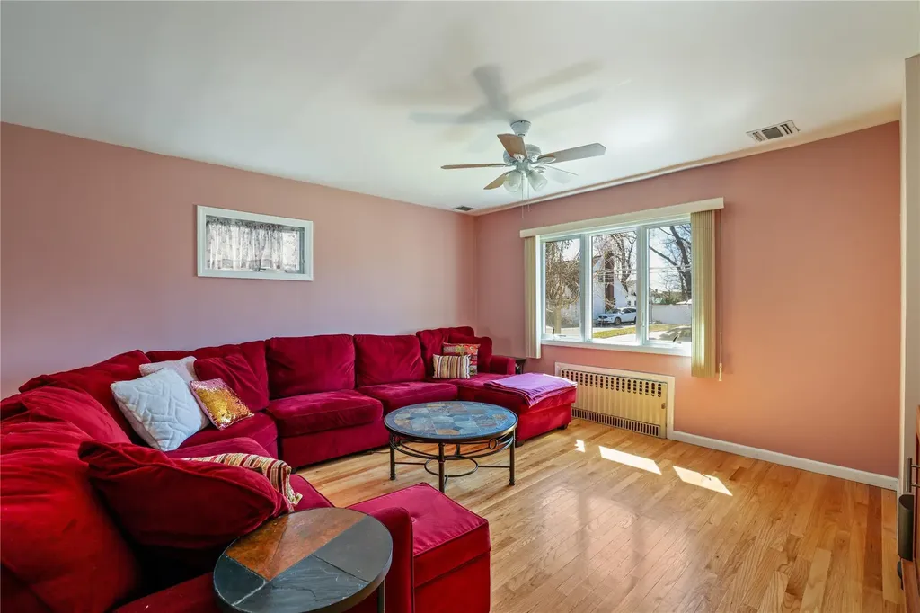 18 Bretton Road New Hyde Park NY 11040