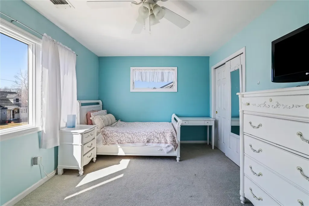 18 Bretton Road New Hyde Park NY 11040